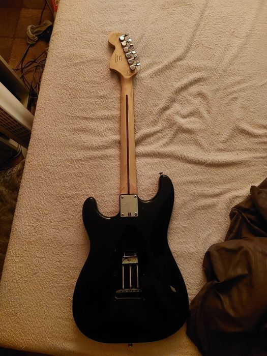 Продам электрогитару