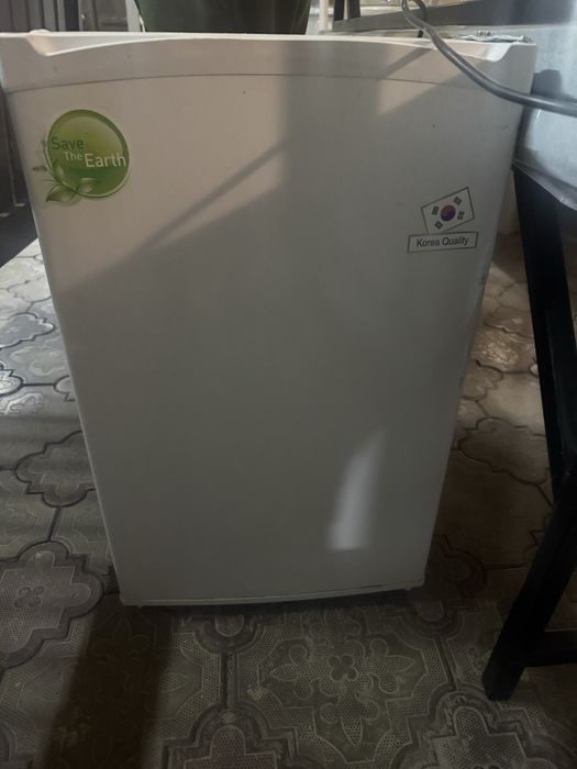 Холодильник маленький белый