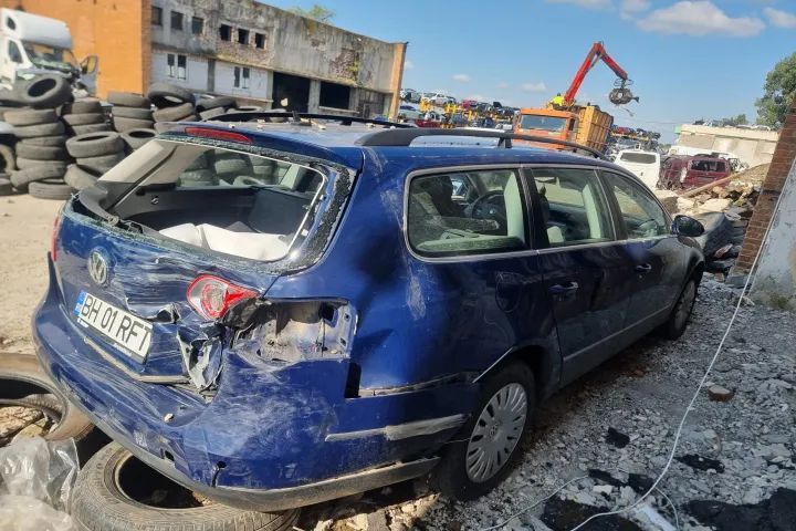 usa portiera stanga dreapta fata spate aripa fuzeta etrier turbina timonerie  compresor clima alternator electromotor electroventilator ventilator VW Passat B6 motor 2.0tdi BMP  dezmembrez