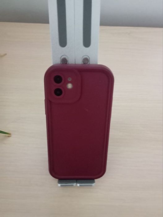 Продаю iPhone 12, белый.