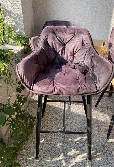 Scaun de bar tapițat, catifea – 120 lei/buc. (negociabil)