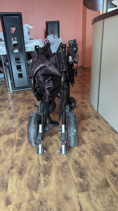 Компактна електрическа инвалидна количка с джойстик