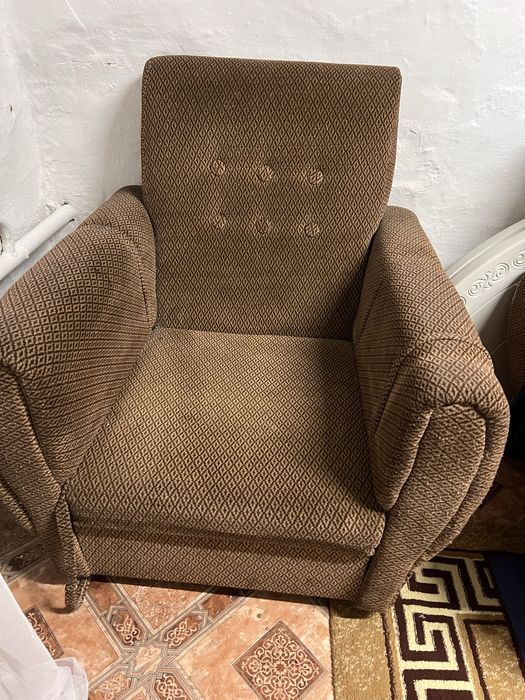 Продам два кресла за 10 тыщ ………..