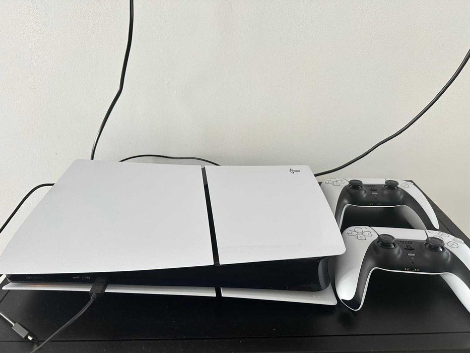 PS5 Slim Digital 1TB + 8 jocuri