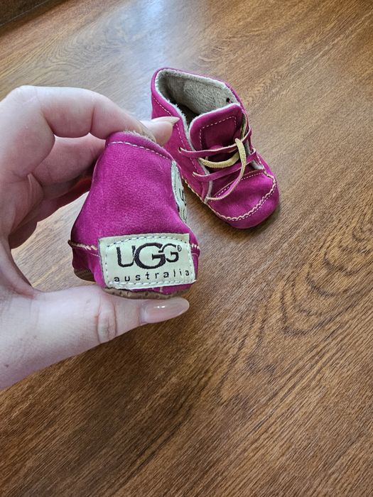 Обувь уги оригинал  для новорожденного