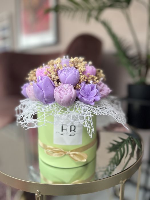 Перфектен подарък за жена букет от свещи изработени ръчно