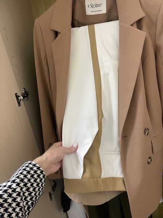 Женский пиджак и брюки