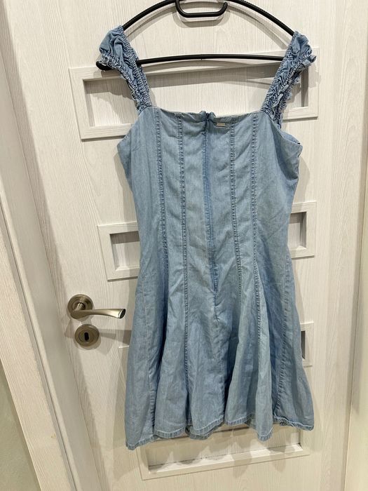 Дамски рокли Guess