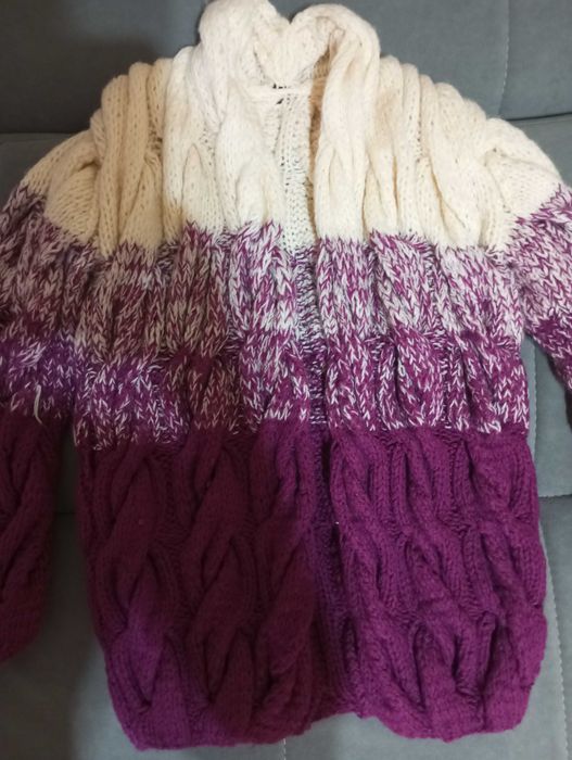 Кофточки на девочку 7-8 лет,продам не дорого