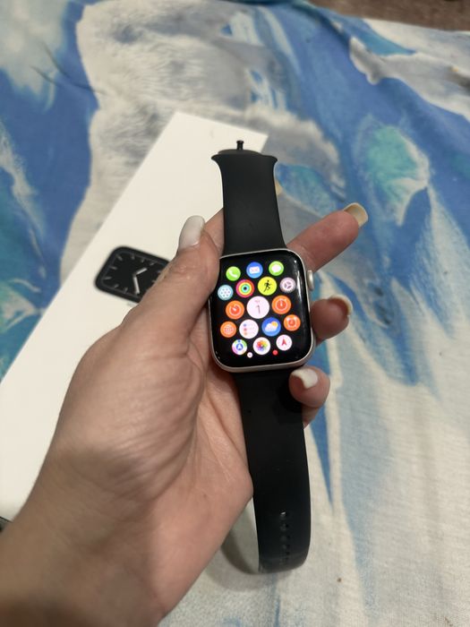 Продам Apple Watch 5