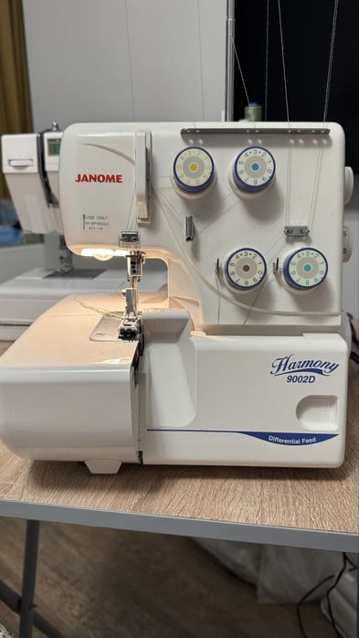 Продам оверлок Janome Harmony 9002D