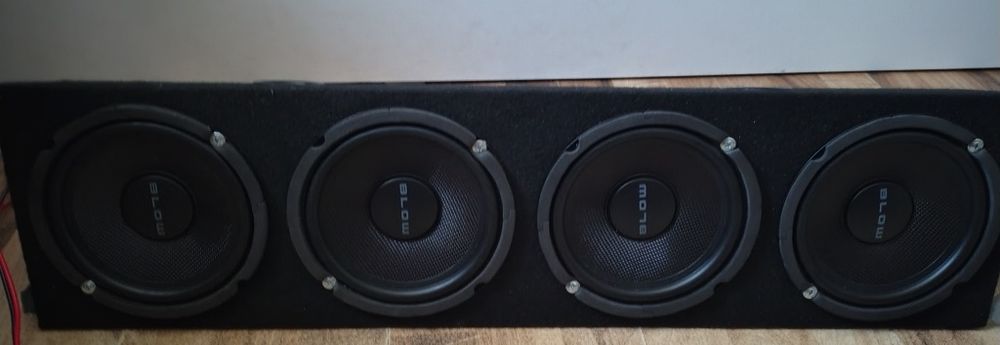 Vand incinta cu 4   boxe  BLOW pentru auto sau casă