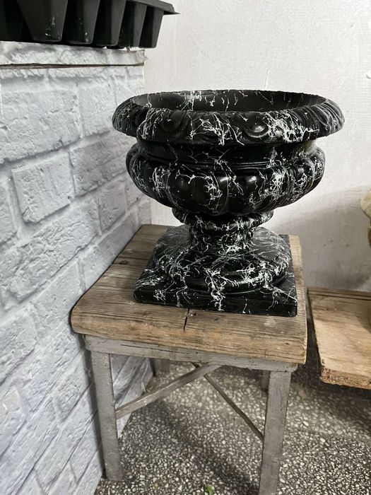 Ръчно произведени кашпи и саксии