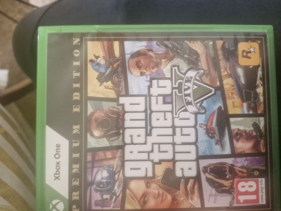 Xbox one plus 6 jocuri si o maneta si 1 monitor lenovo