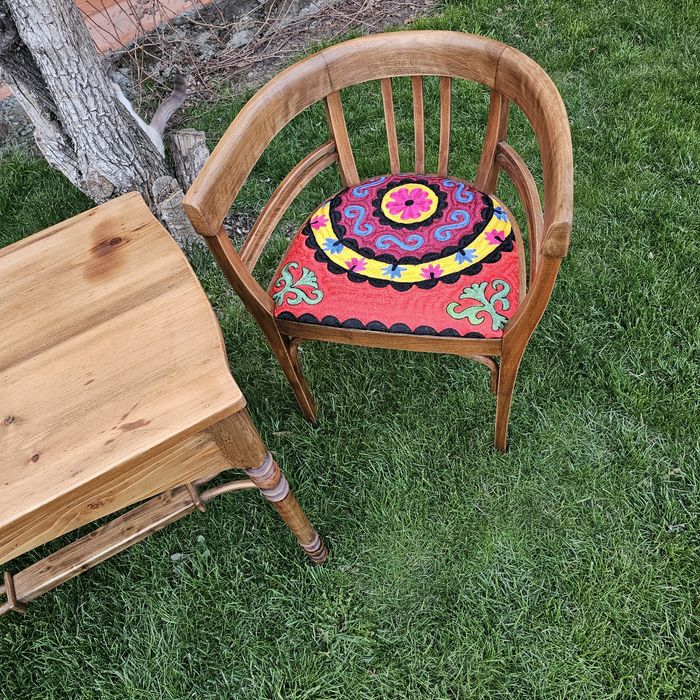 Два кресла и столик,довоенные.