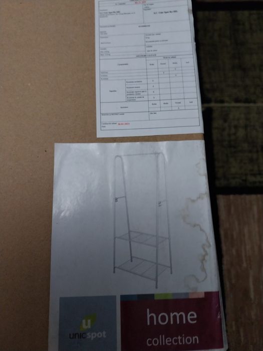 Rastel metalic pentru haine, cuier