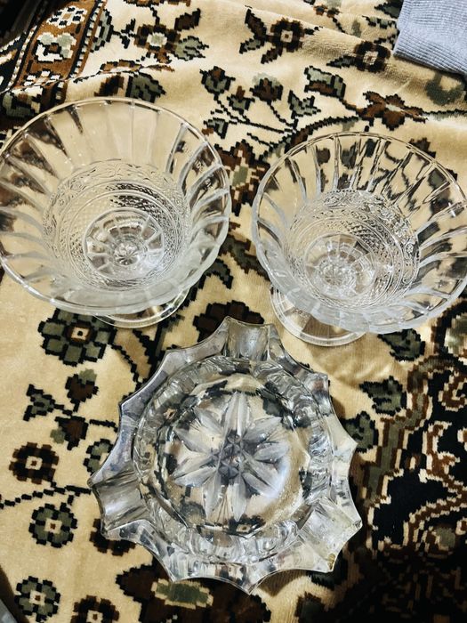 2 вазы и пепельница