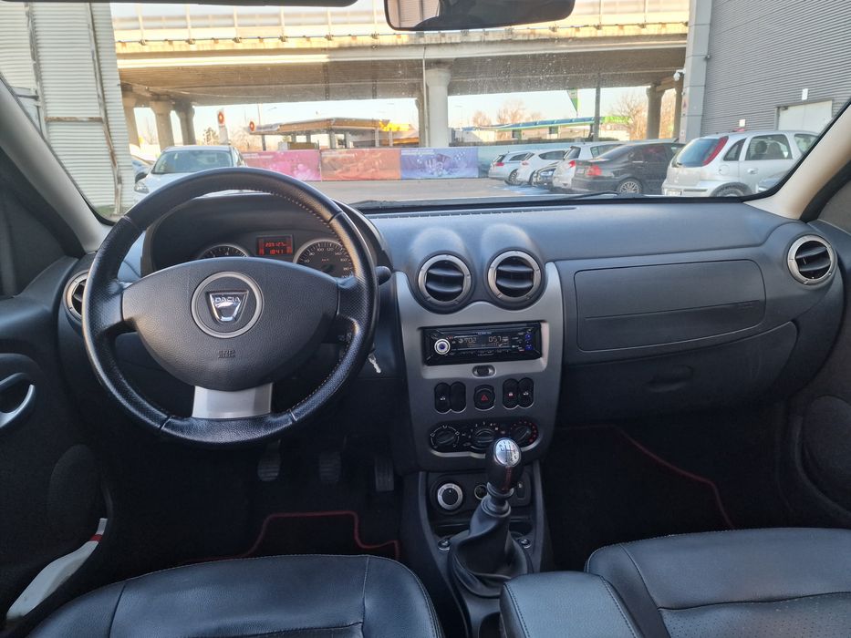 Dacia Duster Prestige 1.5 dCi 4x4 / Pachet LooK / Full Options De Fabrica / Senzori / Scaune Piele Incalzite / Carlig