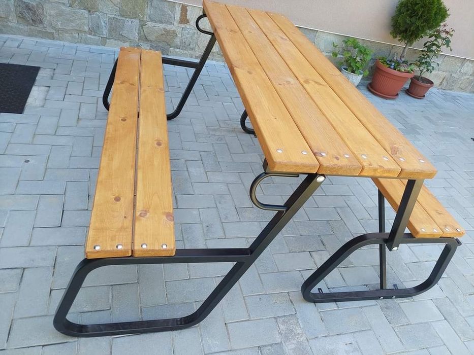 Сгъваема маса с две пейки