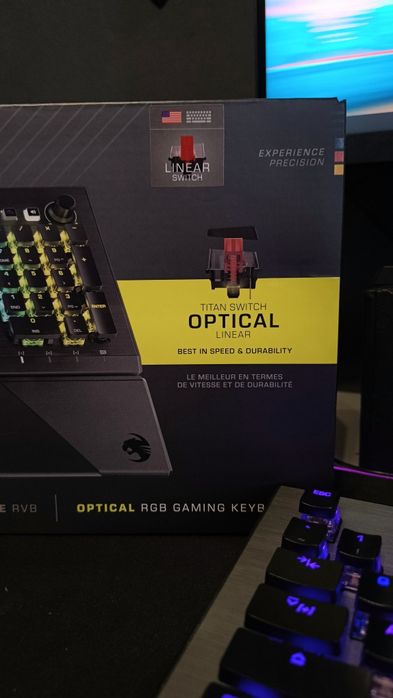 Tastatura Gaming ROCCAT Vulcan Pro  – switch-uri optice Titan, RGB AIM