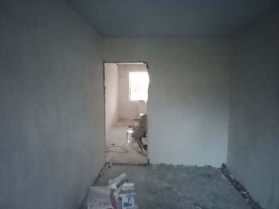 2/4/4 Kvartira 58 kv Chirchiq shaxar Troysikiy 14-maktab oldida