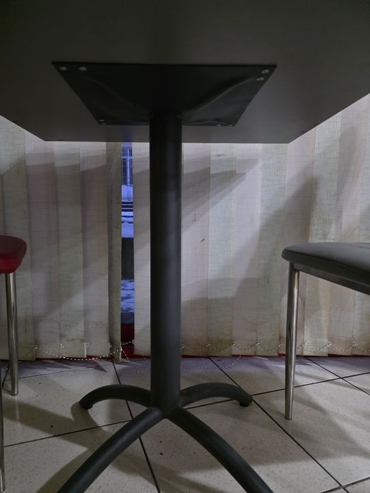 Стабилни маси с метална основа