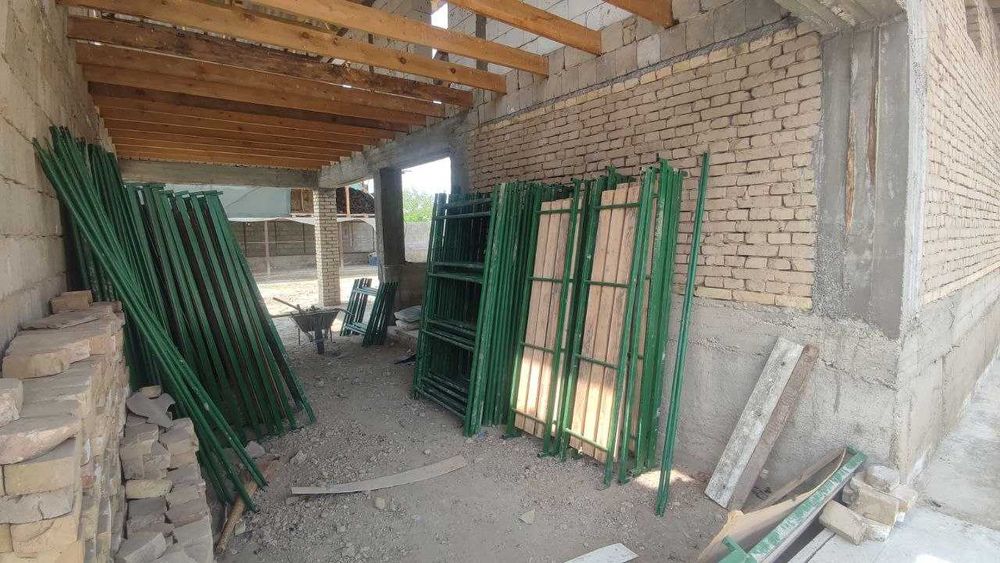 biz bilan qoling, biz o'z lesalarimizni ijarasini boshladik/