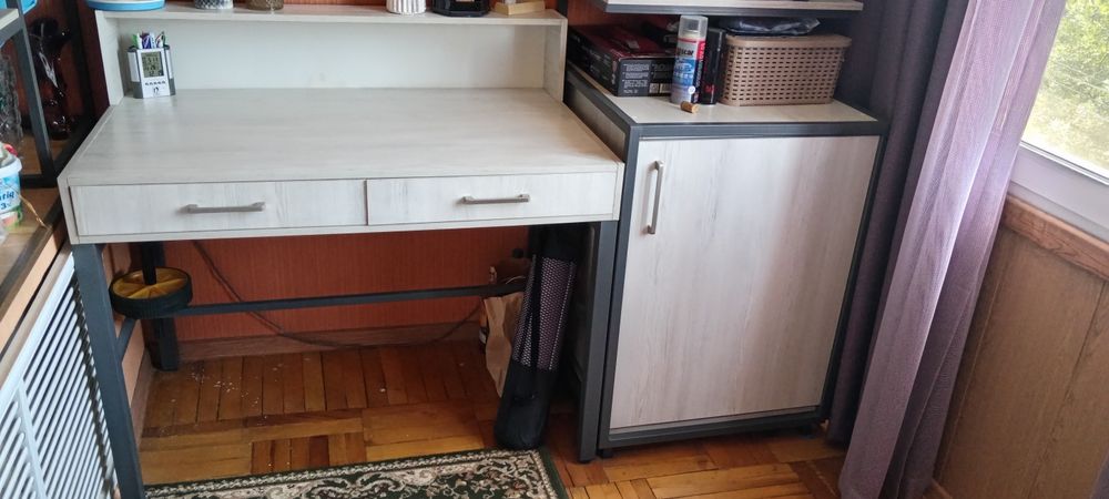 Письменный стол и стелаж