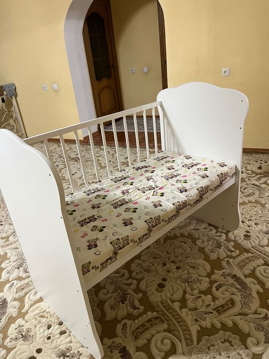 Манеж белый, почти новый