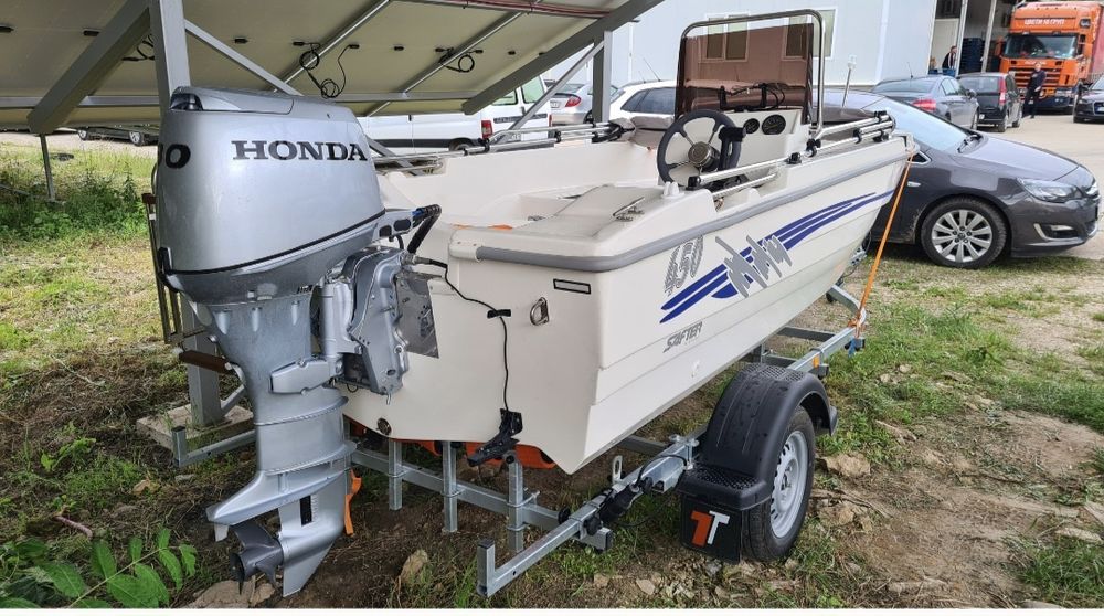 лодка.                                          .