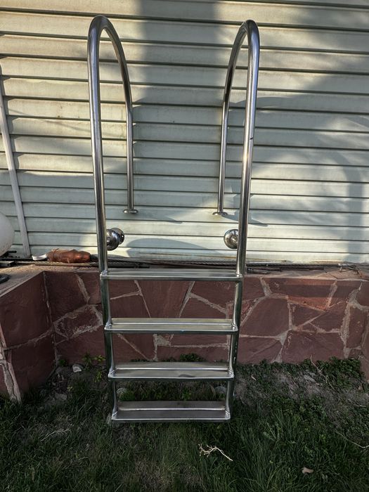 Лестница для бассейна (из нержавайки)