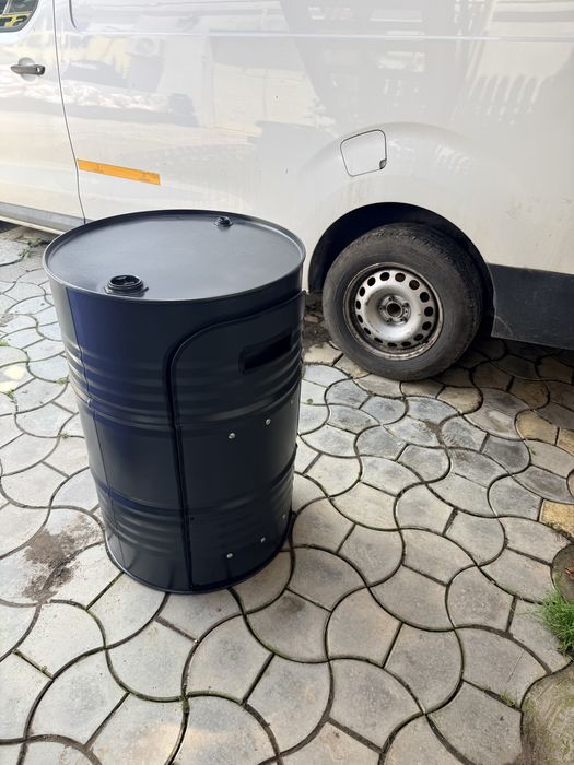 Masa din butoi cu scaune