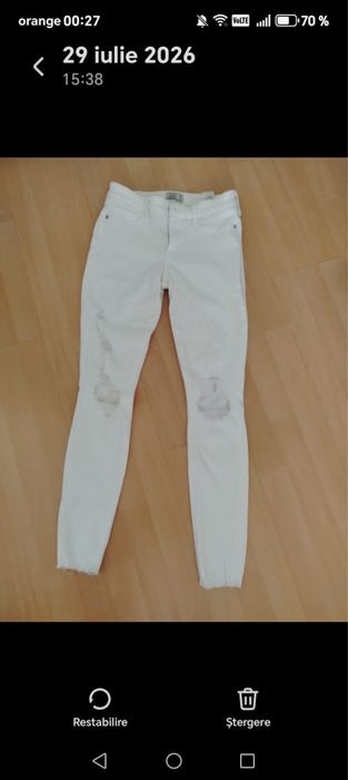 Blugi albi Abercrombie&Fitch Harper Low Rise super skinny marime S