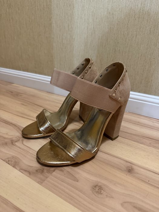 Босоножки женские