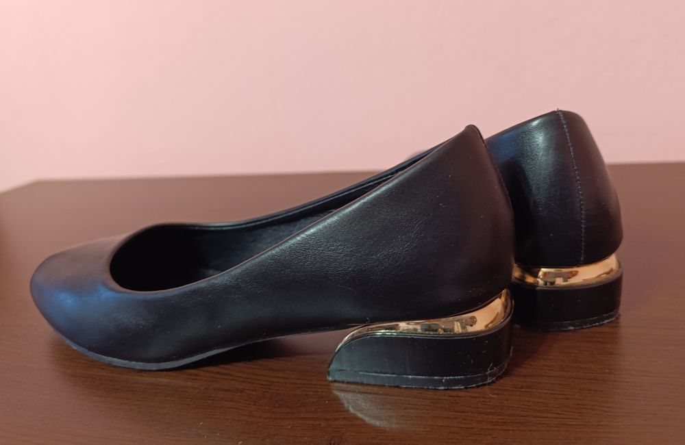 Елегантни дамски обувки за малко краче :)