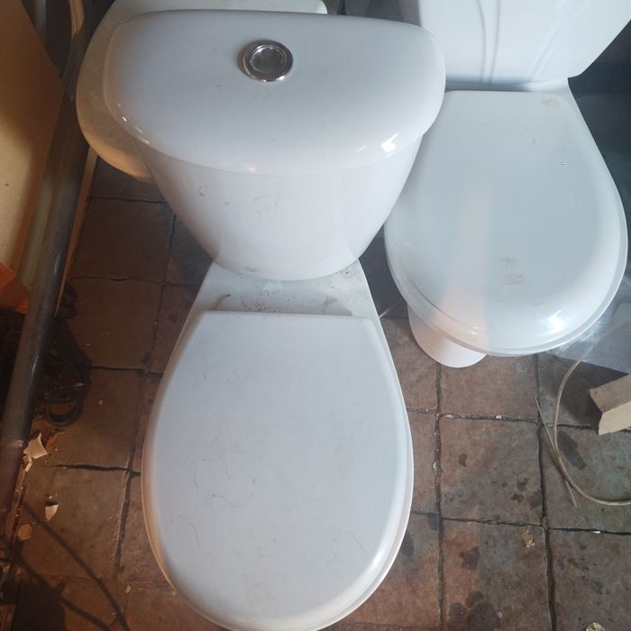 унитаз в хорошем состоянии