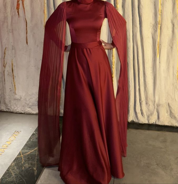 Вечернее красное платье