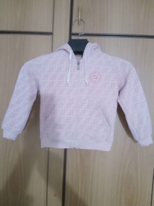 Одежда на девочку ТЁПЛАЯ очень красивая.