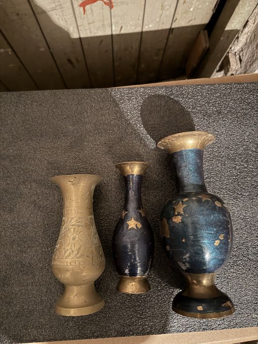 Продавам бронзови вази