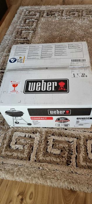 Барбекю на въглища Weber - Compact, скара 47 cm, черно