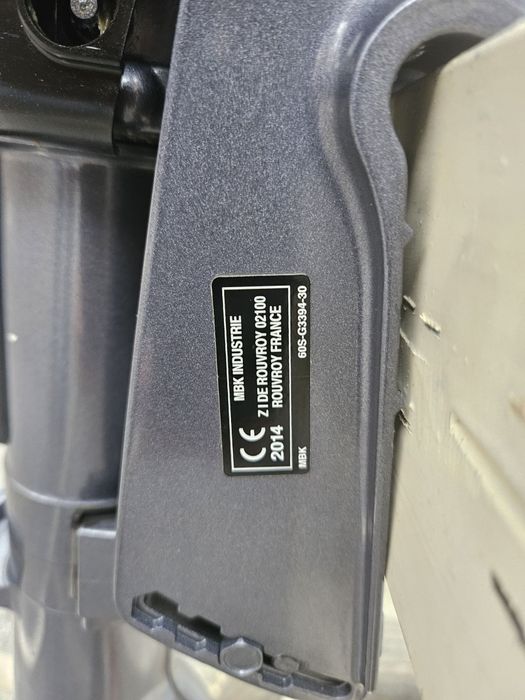 Yamaha F2.5a  с вграден резервоар