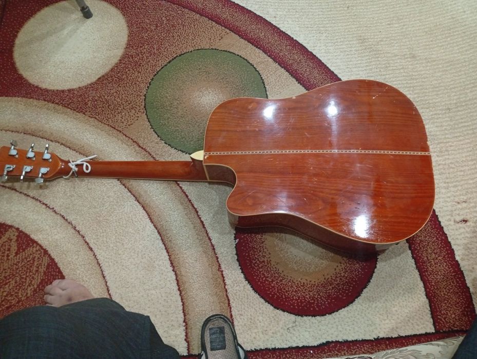 Гитара эстрадная