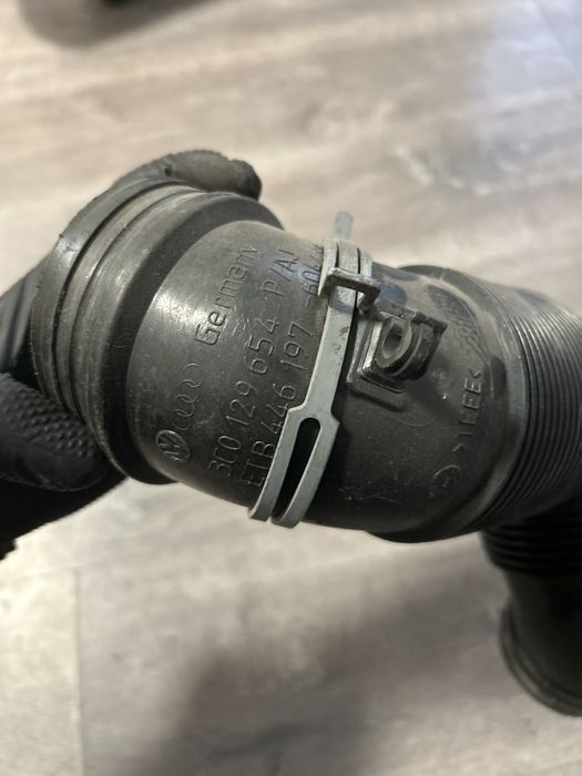 Tubulatura aer admisie vw golf 6 2.0 tdi cod 3C0 129 654 P/AJ