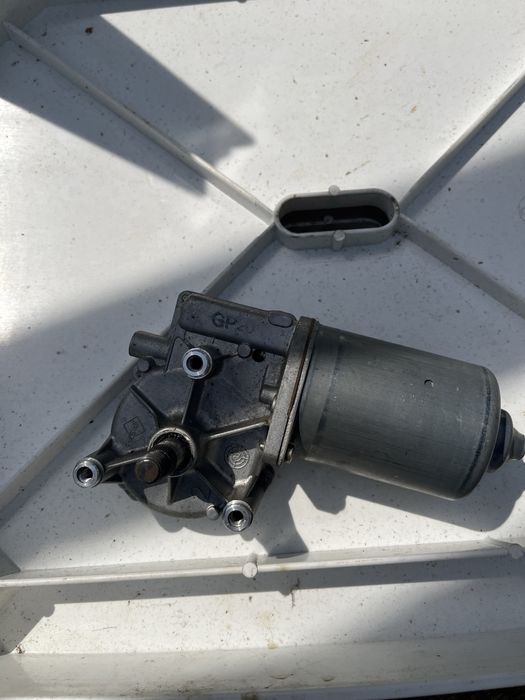 Motor 24 v 42 rot/ min si  alimentator
