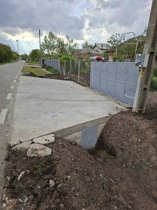 Casă la țară cu teren 1.271 mp și livadă – acte în regulă