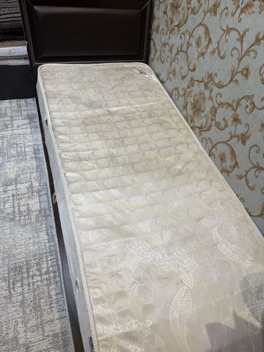 Srochno sotiladi divan detskiy