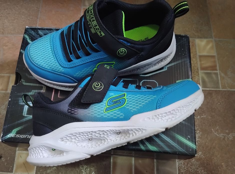 Adidasi SKEtCHERS cu leduri nr 32