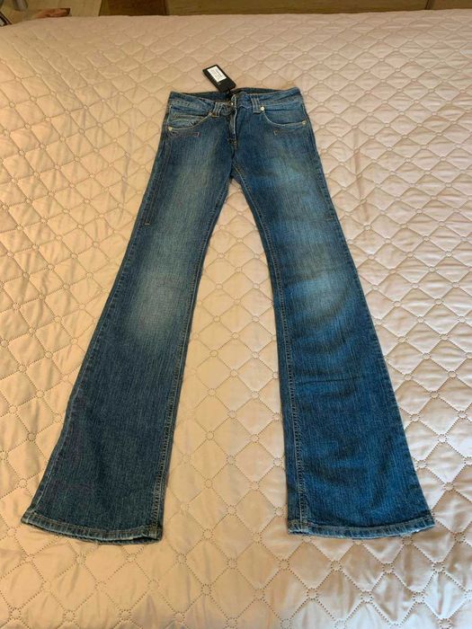 продавам дамски дънки Versace