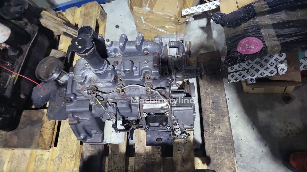 Motor New Holland pentru excavator