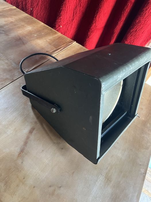 Прожектори и вани за студийно, сценично осветление